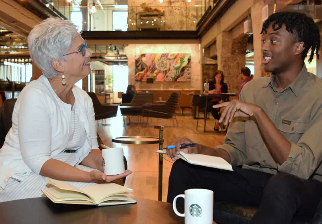 Sesión de formación y desarrollo de partners en Starbucks