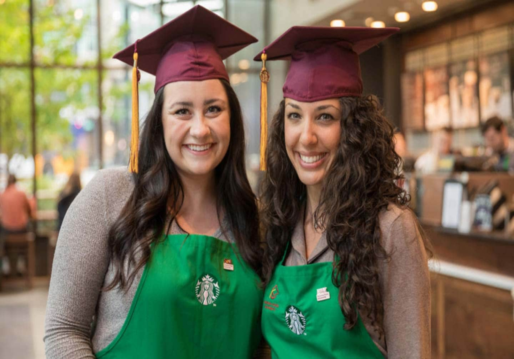 Partners de Starbucks colaborando por el bienestar de la comunidad